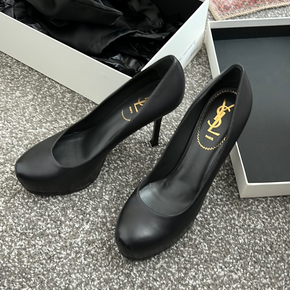 YSL Black heels! Amazing condition!!
